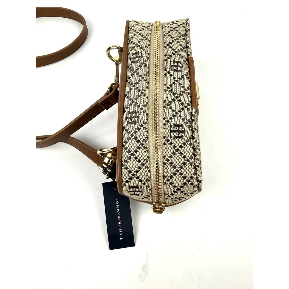 Tommy Hilfiger Signature Belt Bag Crossbody Camera Bag Monogram Canvas NWT - Picture 3 of 11